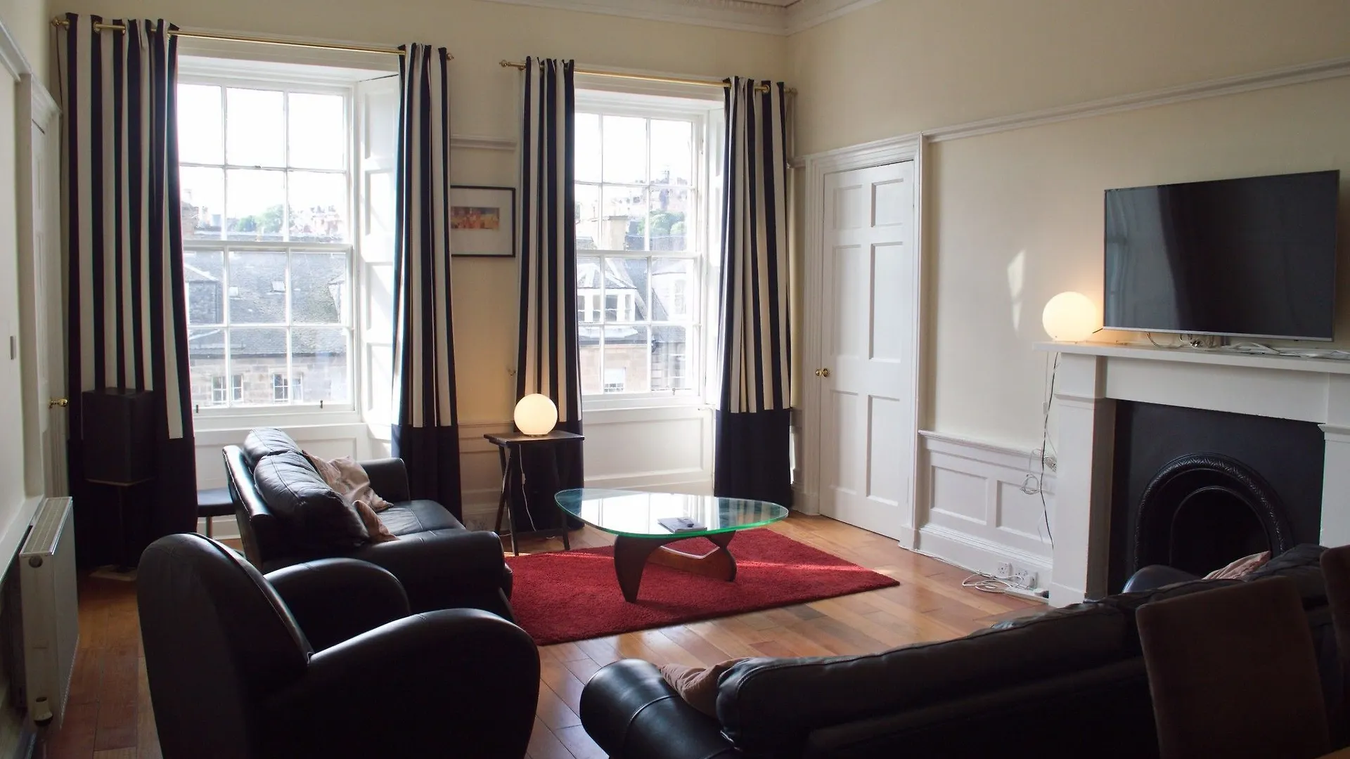 Fabulous 3 Bedroom Central Flat With Castle Views Edinburgh