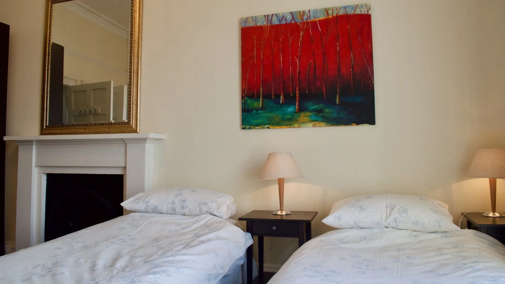 Fabulous 3 Bedroom Central Flat With Castle Views Edinburgh 0*,
